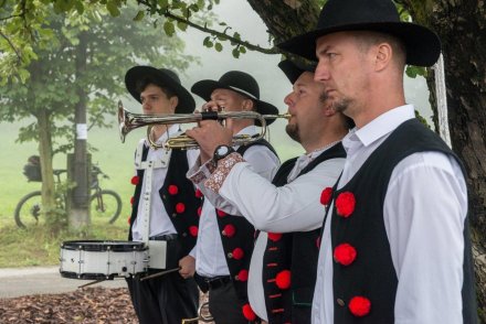 Uroczystość upamiętnienia mjra Adolfa Pilcha - fanfarzyści